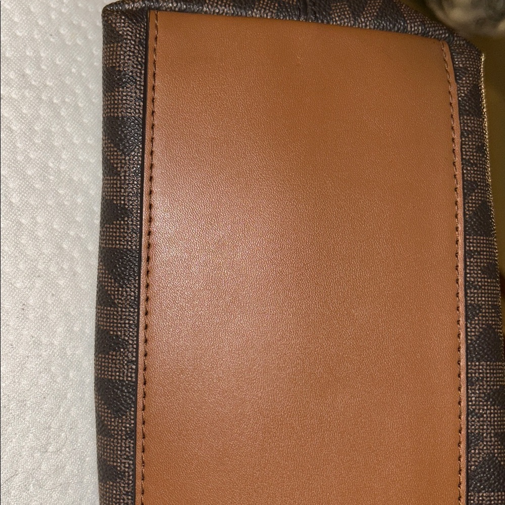 Michael Kors Shelia Medium Logo Satchel - Picture 8 of 11